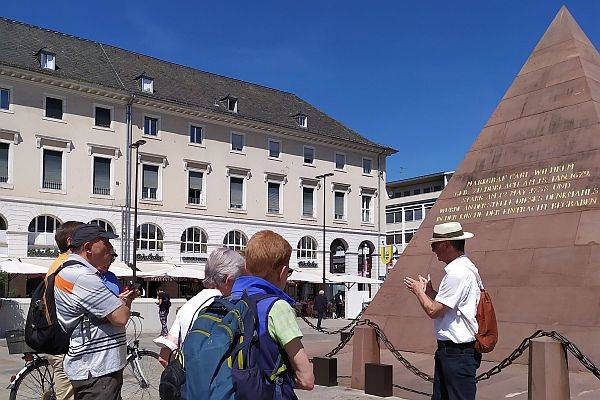Fächersegen Karlsruhe - Besichtigung und Stadtrundgang - Marktplatz Pyramide