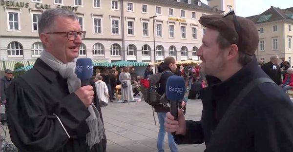 Ökumenische Citykirchenarbeit lädt zur Fußwaschung auf den Markplatz