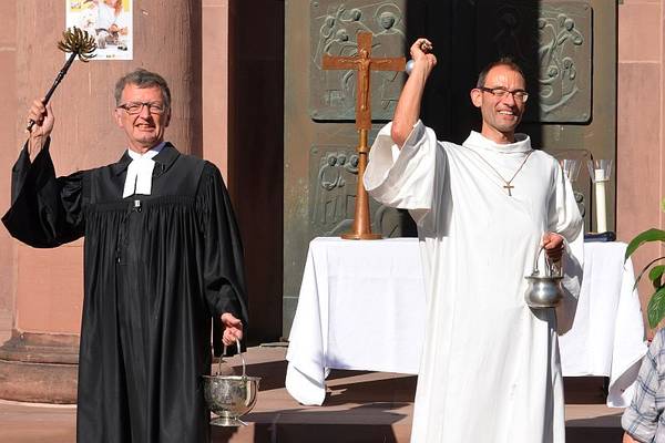 Fächersegen Karlsruhe - Aktion der Citykirche - Segnungsgottesdienst für Mensch und Tier
