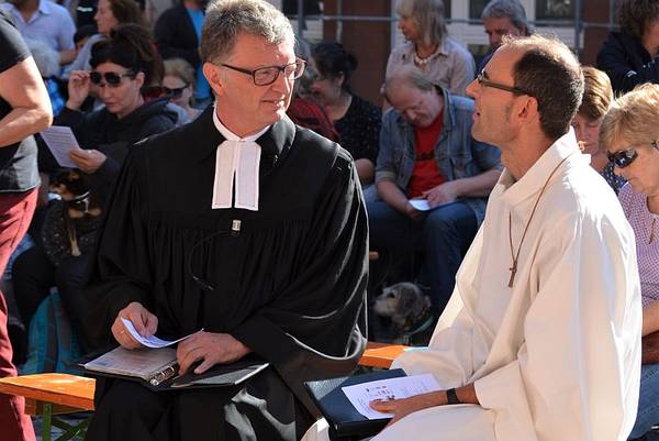 Fächersegen Karlsruhe - Aktion der Citykirche - Segnungsgottesdienst für Mensch und Tier