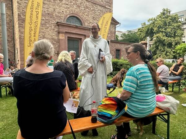 Ökumenische Citykirchenarbeit Karlsruhe, Segnungsgottesdienst für Mensch und Tier