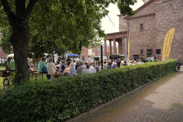 Ökumenische Citykirchenarbeit Karlsruhe - Segnungsgottesdienst für Mensch und Tier 2024