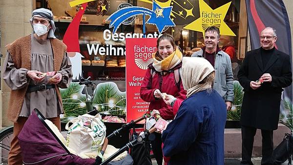 Fächersegen Maria und Josef in der Stadt unterwegs
